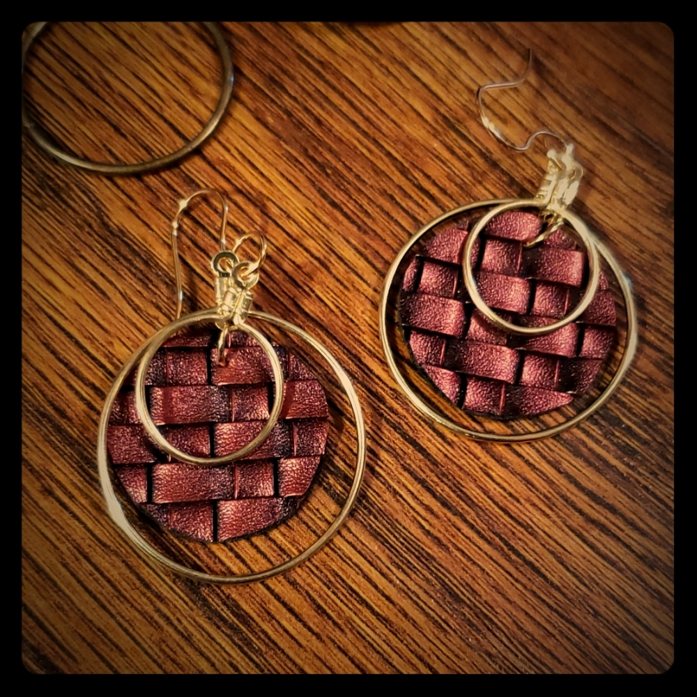 ‼‼‼❤ BURGUNDY FAUX LEATHER EARRINGS, BEAUTIFUL ❤‼‼
